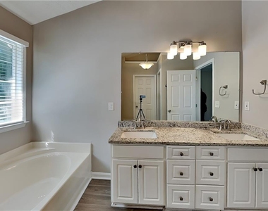 1620 Berryhill Road - Photo Thumbnail 9