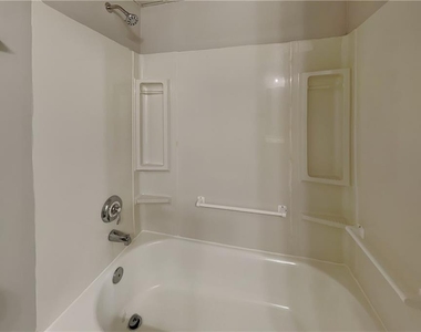 1620 Berryhill Road - Photo Thumbnail 16