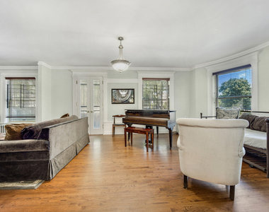 4560 S Michigan Avenue - Photo Thumbnail 3