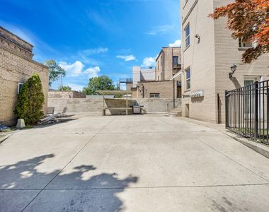 4560 S Michigan Avenue - Photo Thumbnail 27