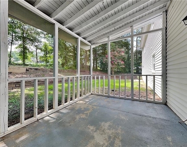 2245 Huntington Drive - Photo Thumbnail 15