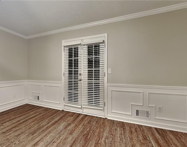 2245 Huntington Drive - Photo Thumbnail 6