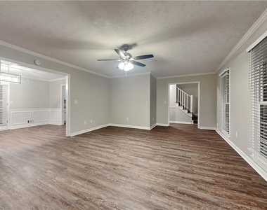 2245 Huntington Drive - Photo Thumbnail 2