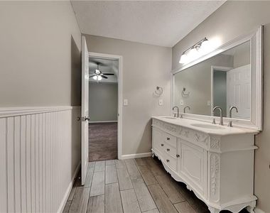 2245 Huntington Drive - Photo Thumbnail 9