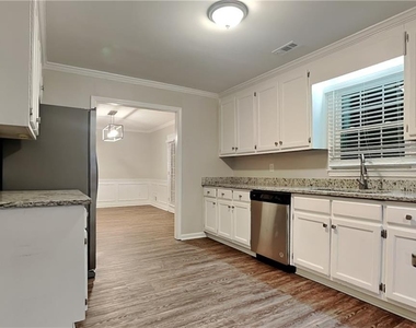 2245 Huntington Drive - Photo Thumbnail 4