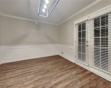 2245 Huntington Drive - Photo Thumbnail 5