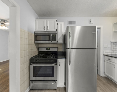 1335 College Avenue - Photo Thumbnail 10