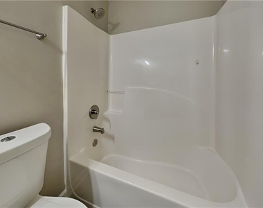 112 Hickory View Lane - Photo Thumbnail 15