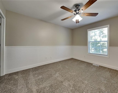 112 Hickory View Lane - Photo Thumbnail 9