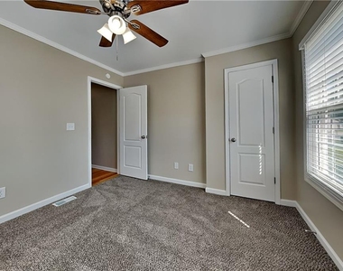 112 Hickory View Lane - Photo Thumbnail 11