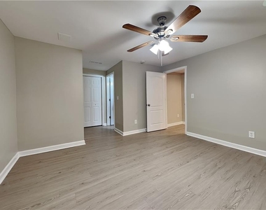 112 Hickory View Lane - Photo Thumbnail 12