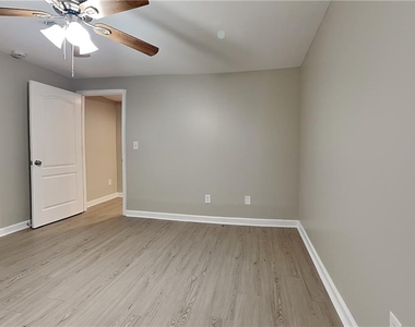 112 Hickory View Lane - Photo Thumbnail 13