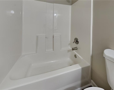 112 Hickory View Lane - Photo Thumbnail 18