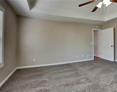 112 Hickory View Lane - Photo Thumbnail 6