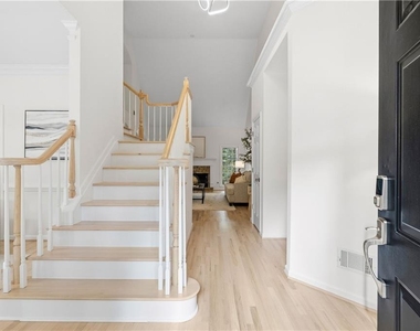 2530 Wellsley Lane - Photo Thumbnail 3