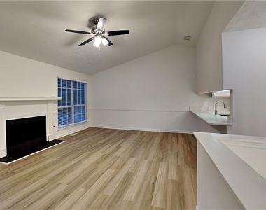 1818 Crescent Hill Drive Nw - Photo Thumbnail 3