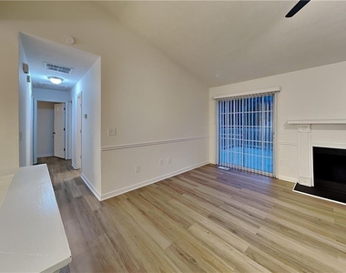 1818 Crescent Hill Drive Nw - Photo Thumbnail 1