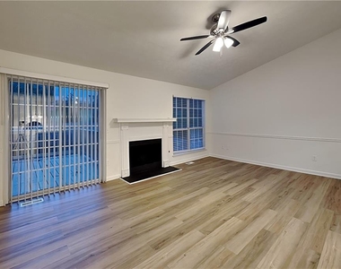 1818 Crescent Hill Drive Nw - Photo Thumbnail 2