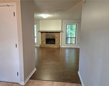 2982 Hillwood Drive - Photo Thumbnail 2