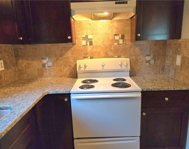 2982 Hillwood Drive - Photo Thumbnail 5