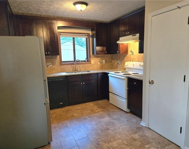 2982 Hillwood Drive - Photo Thumbnail 3