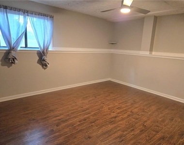 2982 Hillwood Drive - Photo Thumbnail 25