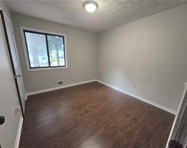 2982 Hillwood Drive - Photo Thumbnail 21