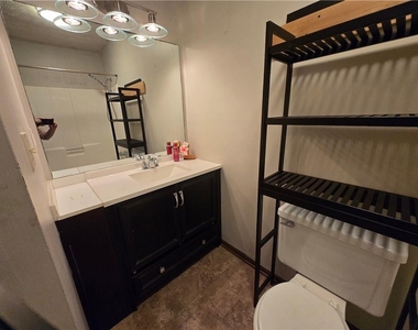 2982 Hillwood Drive - Photo Thumbnail 10