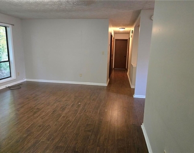 2982 Hillwood Drive - Photo Thumbnail 7