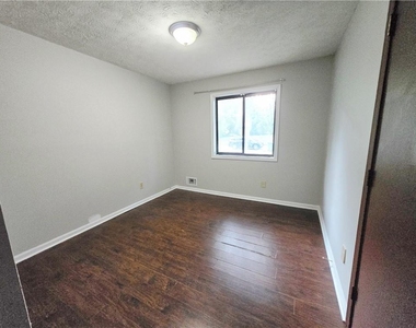 2982 Hillwood Drive - Photo Thumbnail 22