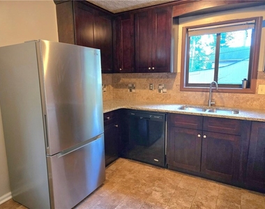 2982 Hillwood Drive - Photo Thumbnail 6