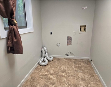 2982 Hillwood Drive - Photo Thumbnail 26