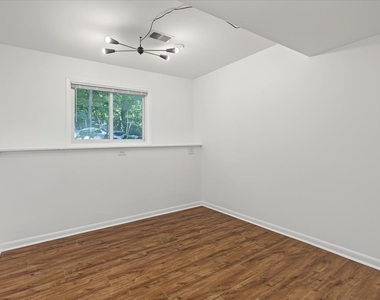 1009 Douglas Avenue - Photo Thumbnail 29