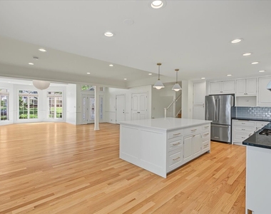 1009 Douglas Avenue - Photo Thumbnail 12