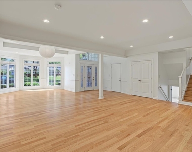 1009 Douglas Avenue - Photo Thumbnail 14