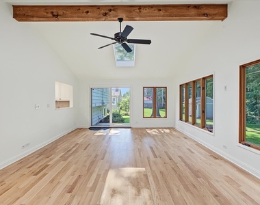1009 Douglas Avenue - Photo Thumbnail 9