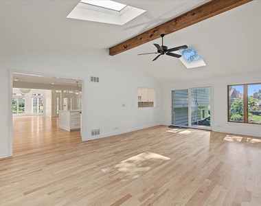 1009 Douglas Avenue - Photo Thumbnail 10