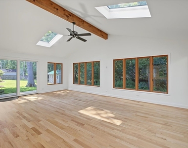 1009 Douglas Avenue - Photo Thumbnail 8