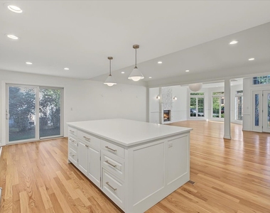 1009 Douglas Avenue - Photo Thumbnail 34