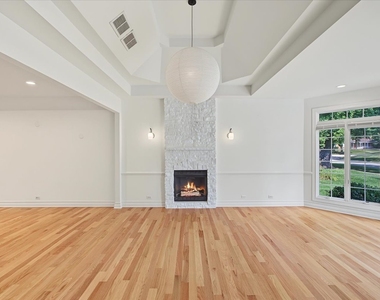 1009 Douglas Avenue - Photo Thumbnail 3