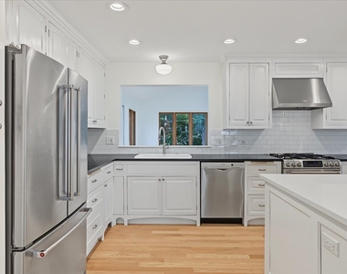 1009 Douglas Avenue - Photo Thumbnail 15