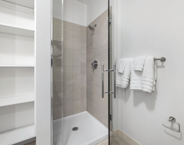 111 W Illinois Street - Photo Thumbnail 8