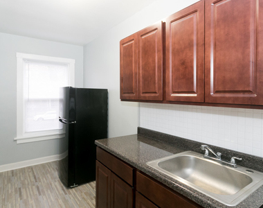 4608 N Beacon Street - Photo Thumbnail 3