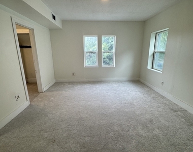 717 22nd Street - Photo Thumbnail 8