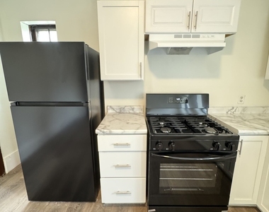 717 22nd Street - Photo Thumbnail 5