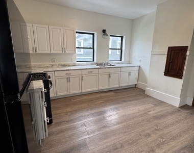 717 22nd Street - Photo Thumbnail 4