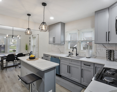 366 N Hemlock Avenue - Photo Thumbnail 8