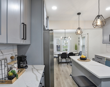 366 N Hemlock Avenue - Photo Thumbnail 9