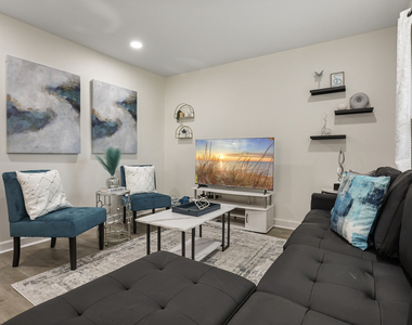 366 N Hemlock Avenue - Photo Thumbnail 2