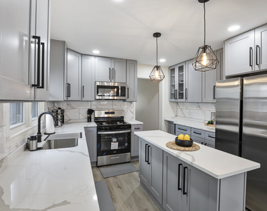 366 N Hemlock Avenue - Photo Thumbnail 6